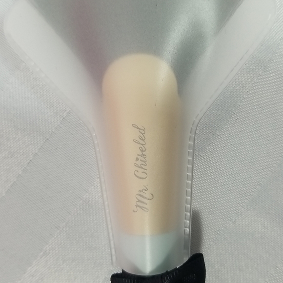 TOO FACED MR CHISELED CONTOUR BRUSH - Picture 3 of 5